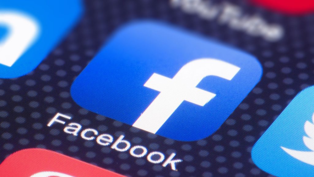 Facebook ciddi kan kaybı yaşıyor! Amcalar ve teyzelerin ortak noktası oldu 1 facebook ciddi kan kaybi yasiyor amcalar ve teyzelerin ortak noktasi oldu Vgq1ukWu