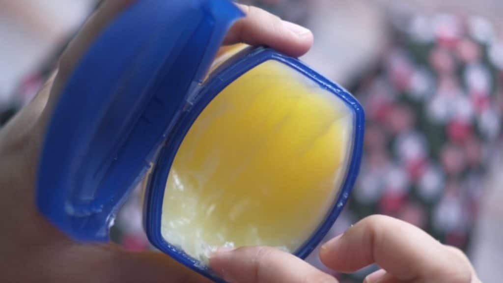 2022'nin güzellik trendi: Yüze vazelin sürüp uyumak 5 2022nin guzellik trendi yuze vazelin surup uyumak f1f83f8eb46ebf3c1a892e39cb5ff01e